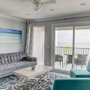 Apartment 410-gorgeous Views, Waterfront, Wifi, Pool And Close To Bucs Stadium