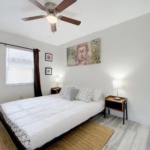 Apartment Modern Bayshore 50