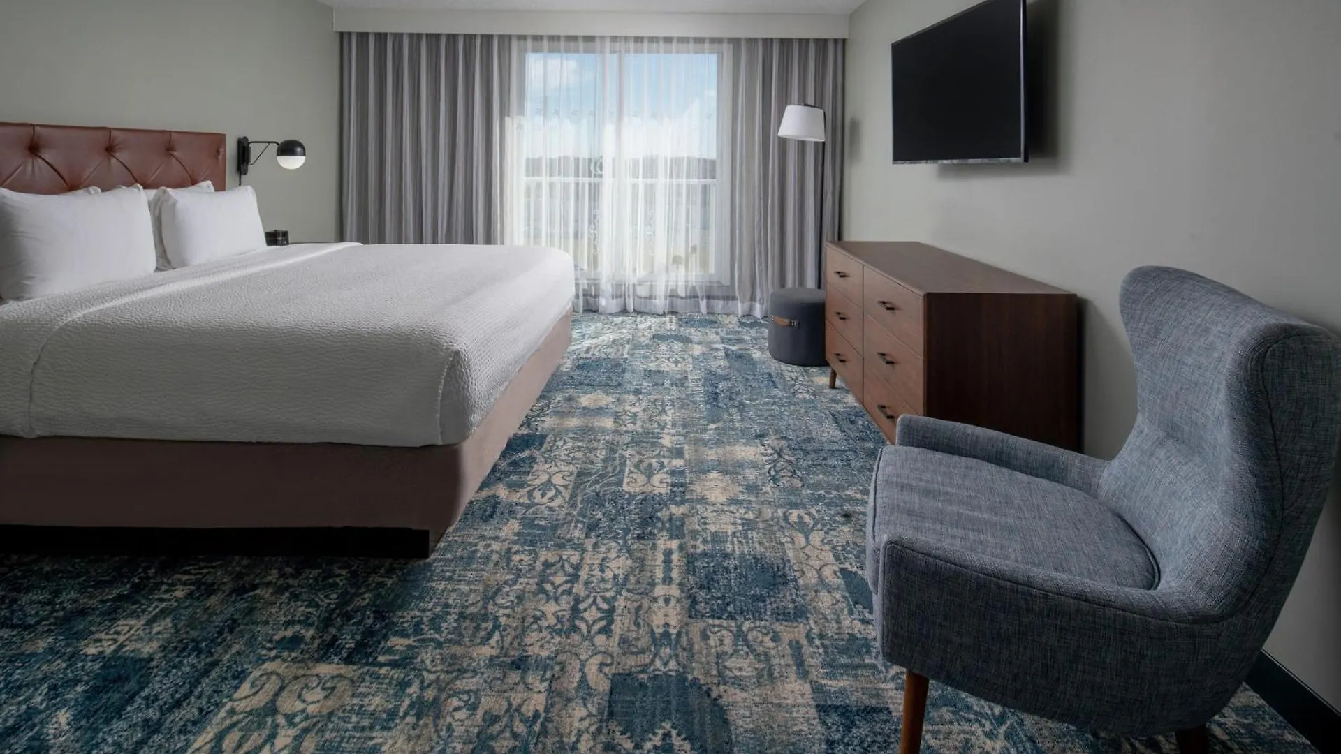 Four Points By Sheraton Suites Tampa Airport Westshore 3*,